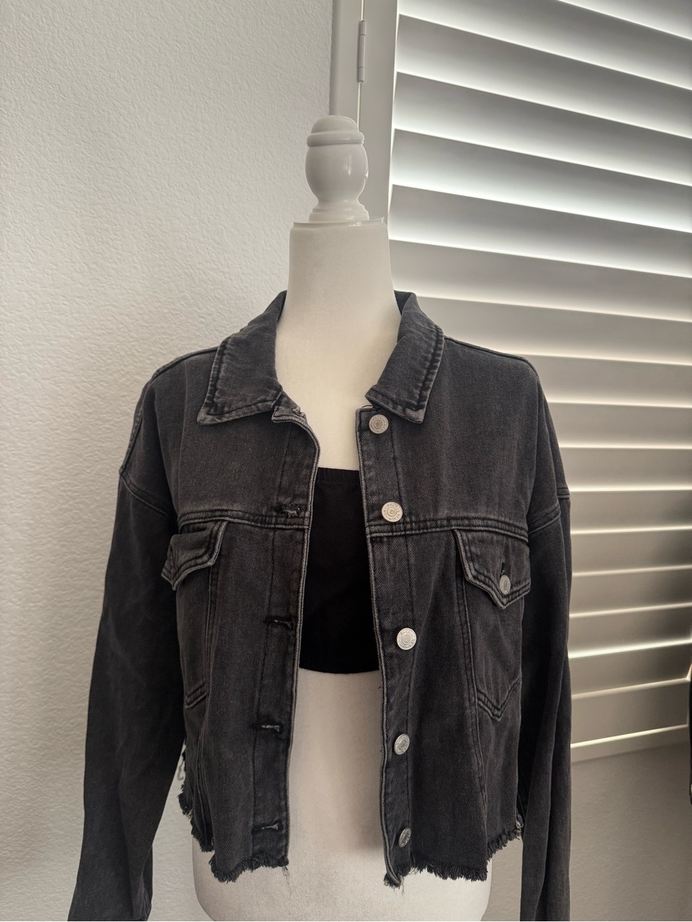 PacSun Washed Black Cropped Denim Jacket size M/L